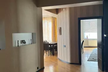 Satılır Yeni Tikili Elmler Akademiyasıda
