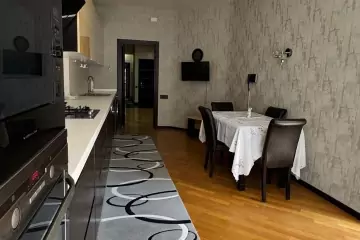 Satılır Yeni Tikili Elmler Akademiyasıda