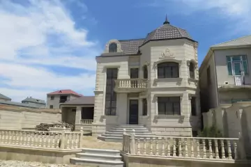 Satılır Həyət Evi Bakıda