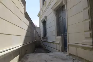 Satılır Həyət Evi Bakıda