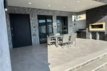 Satılır Bağ Evi şüvəlanda