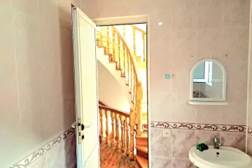Satılır Həyət Evi Bakıxanovda