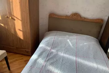 Satılır Köhnə Tikili Elmler Akademiyasıda