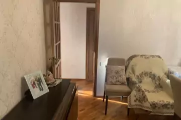 Satılır Köhnə Tikili Elmler Akademiyasıda