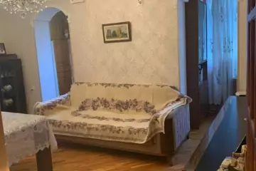 Satılır Köhnə Tikili Elmler Akademiyasıda