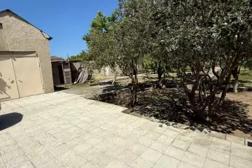 Satılır Bağ Evi Novxanıda
