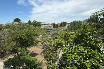 Satılır Bağ Evi Novxanıda