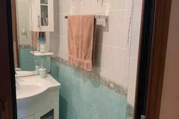 Satılır Köhnə Tikili Elmler Akademiyasıda