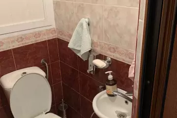 Satılır Köhnə Tikili Elmler Akademiyasıda