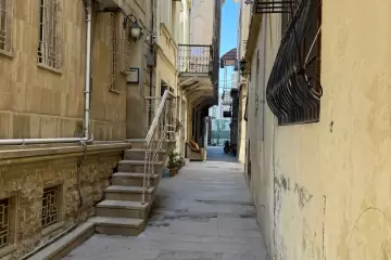 Satılır Köhnə Tikili İçərişəhərdə