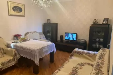 Satılır Köhnə Tikili Elmler Akademiyasıda