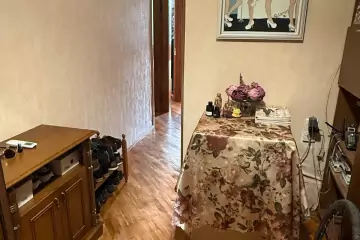 Satılır Köhnə Tikili Elmler Akademiyasıda