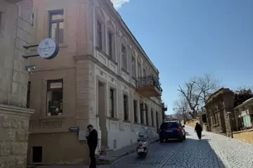 Satılır Köhnə Tikili İçərişəhərdə