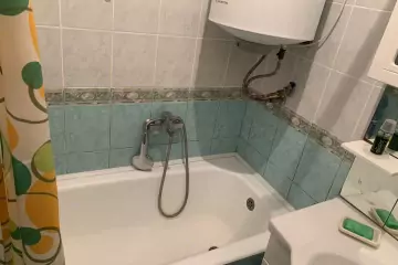 Satılır Köhnə Tikili Elmler Akademiyasıda