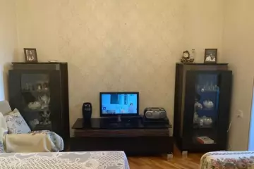 Satılır Köhnə Tikili Elmler Akademiyasıda