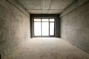 Satılır Yeni Tikili şərq Bazarında