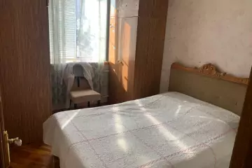 Satılır Köhnə Tikili Elmler Akademiyasıda