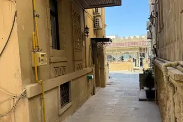 Satılır Köhnə Tikili İçərişəhərdə