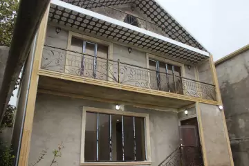 Satılır Həyət Evi Qaraçuxurda
