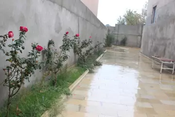 Satılır Həyət Evi Qaraçuxurda
