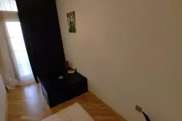 Satılır Köhnə Tikili Badamdarda