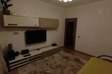 Satılır Köhnə Tikili Badamdarda