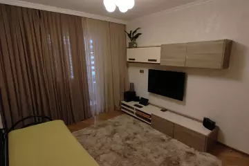 Satılır Köhnə Tikili Badamdarda