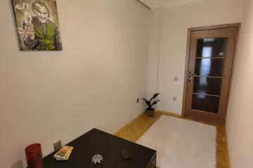 Satılır Köhnə Tikili Badamdarda