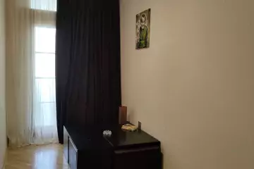 Satılır Köhnə Tikili Badamdarda