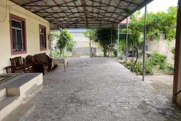 Satılır Həyət Evi Buzovnada