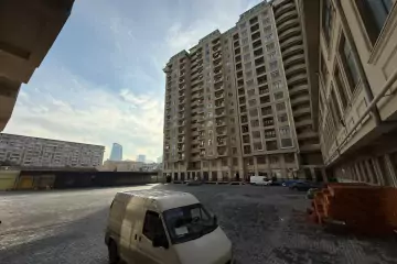 Satılır Yeni Tikili Ağ şəhər Kompleksində