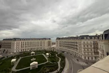 Satılır Yeni Tikili Ağ şəhər Kompleksində