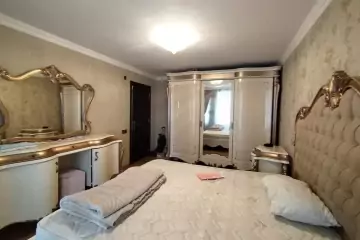 Satılır Köhnə Tikili İzmir Parkı