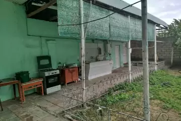 Satılır Həyət Evi Vağzalda