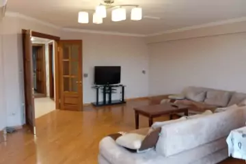 Aylıq Kirayə Köhnə Tikili Həsən əliyev (keçmiş İnqilab)da