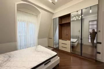 Satılır Yeni Tikili Ağ şəhər Kompleksində