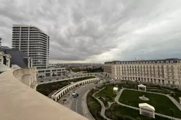 Satılır Yeni Tikili Ağ şəhər Kompleksində