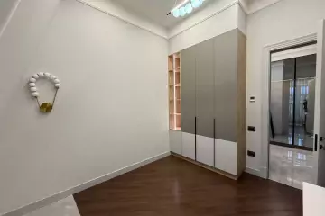Satılır Yeni Tikili Ağ şəhər Kompleksində