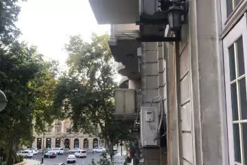 Satılır Köhnə Tikili Mərkəzdə