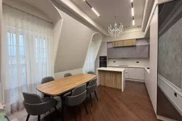 Satılır Yeni Tikili Ağ şəhər Kompleksində