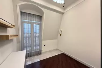 Satılır Yeni Tikili Ağ şəhər Kompleksində
