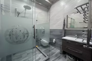 Satılır Yeni Tikili Dostluq Kinoteatrında