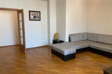 Satılır Yeni Tikili Nəsimi Bazarında