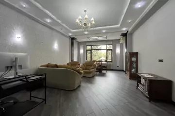 Satılır Yeni Tikili Dostluq Kinoteatrında