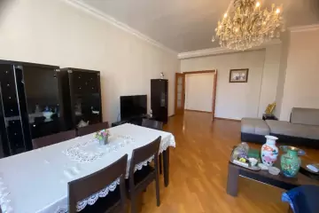 Satılır Yeni Tikili Nəsimi Bazarında