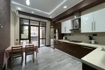 Satılır Yeni Tikili Dostluq Kinoteatrında