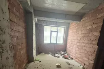 Satılır Yeni Tikili Heydər əliyev Mərkəzində