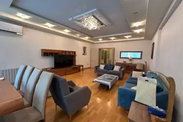 Satılır Yeni Tikili Ağ şəhər Kompleksində