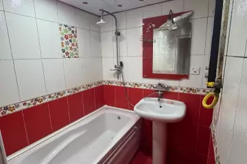 Satılır Köhnə Tikili Bakı Kinoteatrıda