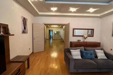Satılır Yeni Tikili Ağ şəhər Kompleksində